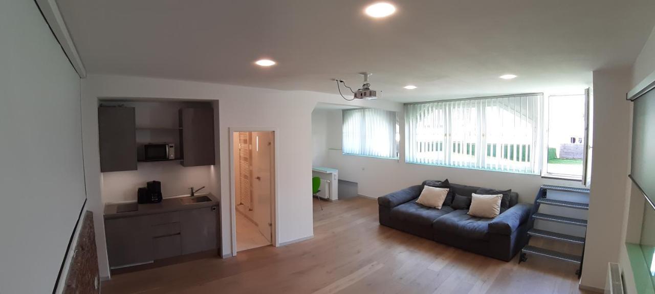 Modern Und Ruhig In Wuppertal Mit Heimkino-Beamer! Top Ausstattung Und Privatparkplatz An Der Unterkunft Exterior foto